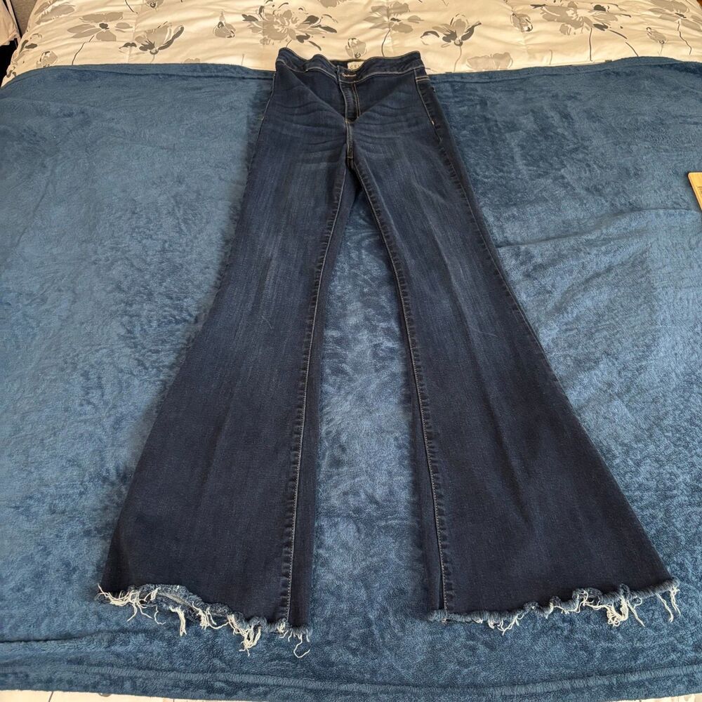Cello womens dark wash high rise flare jeans w/ raw frayed hem sze 3
